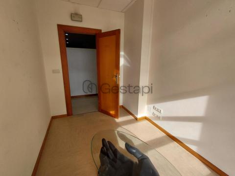 LOCAL CENTRO DE SANXENXO - ACONDICIONADO