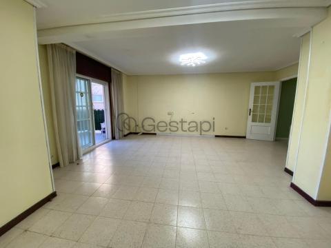 PISO 3 HABITACIONES C/ VIGO